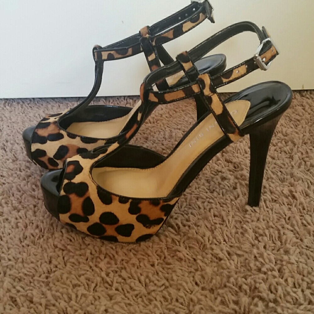Gianni Bini leopard print heels